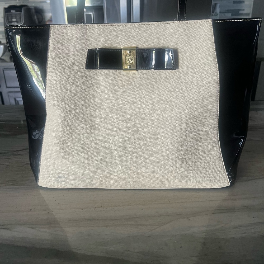 ANNA KAY Elegant Black and Cream Tote with Bow Detail